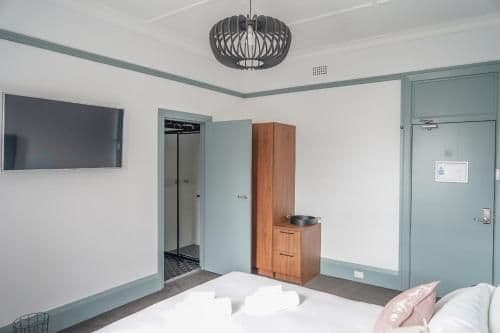 Superior King Room with Ensuite Bathroom