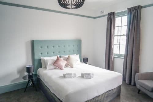 Superior King Room with Ensuite Bathroom