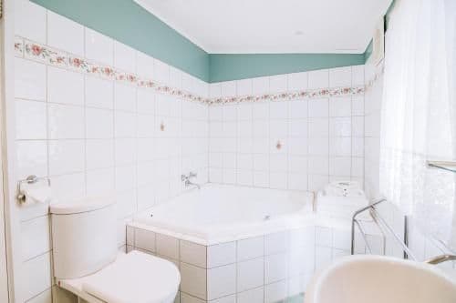 Queen Room with Spa Bath