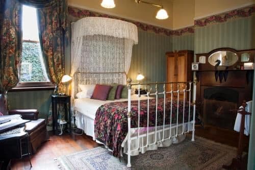 Queen Room with Fireplace