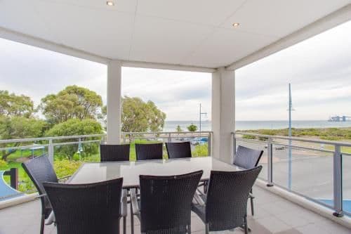 Three-Bedroom Executive Apartment with Ocean View - Ocean 2