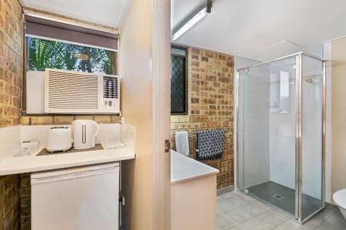 Queen and Single room Ground floor