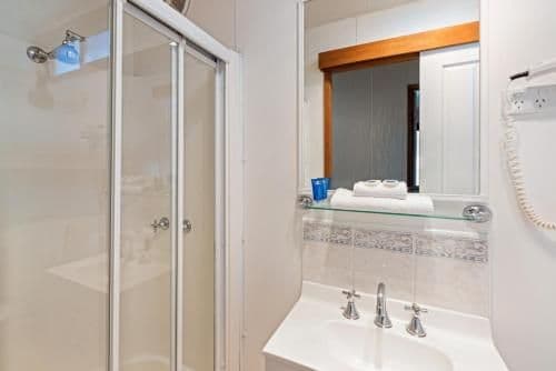Deluxe Spa Cabin