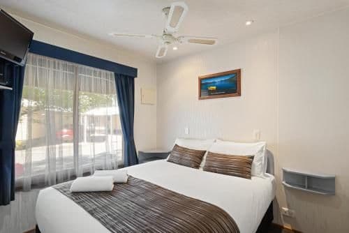 Deluxe Spa Cabin