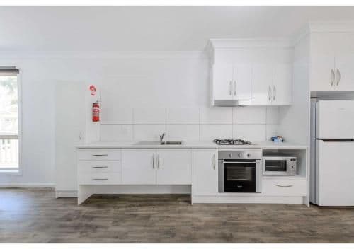 Deluxe 2 Bedroom Cabin - Sleeps 6