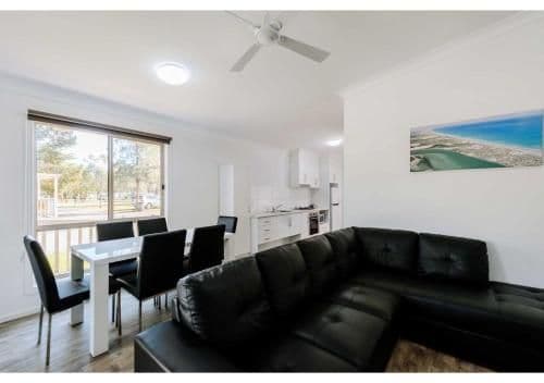 Deluxe 2 Bedroom Cabin - Sleeps 6