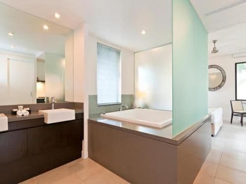 Three-Bedroom Penthouse Apartment with Balcony