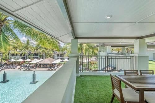 Apartment with Garden View