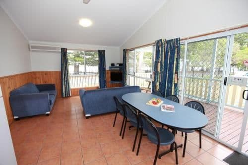 Deluxe Two-Bedroom Cabin - 6 Berth