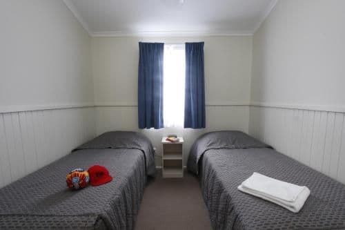 Deluxe Three-Bedroom Cabin - 6 Berth