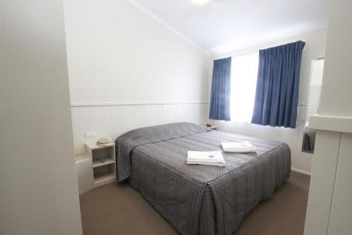 Deluxe Three-Bedroom Cabin - 6 Berth
