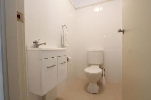Deluxe Three-Bedroom Cabin - 6 Berth