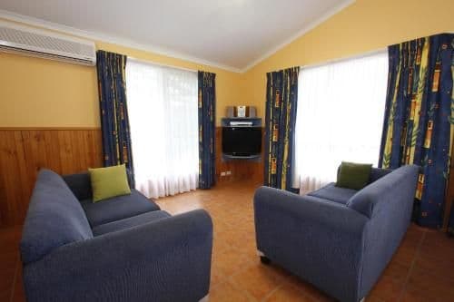 Deluxe Two-Bedroom Cabin - 6 Berth