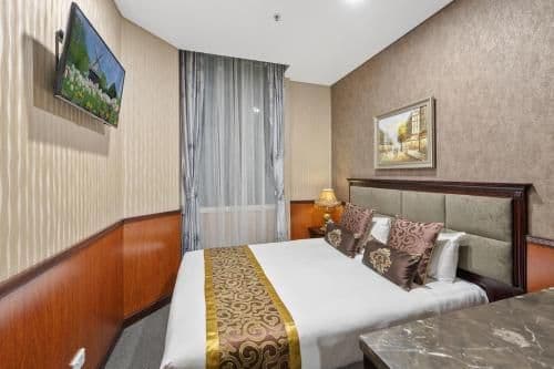 Queen Room