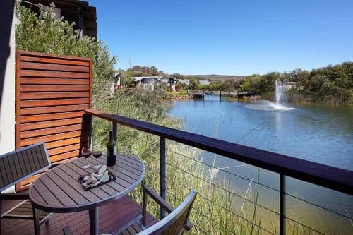 Studio Lake View King Bed