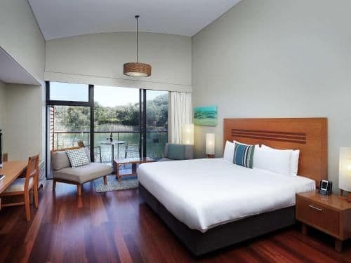 Studio Lake View King Bed