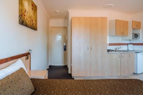 Queen Suite with Spa Bath