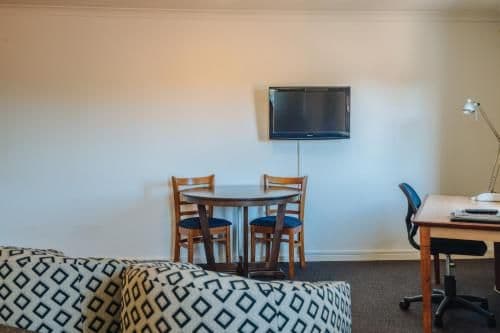 Queen Suite with Spa Bath