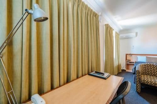 Queen Suite with Spa Bath
