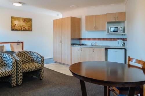 Queen Suite with Spa Bath