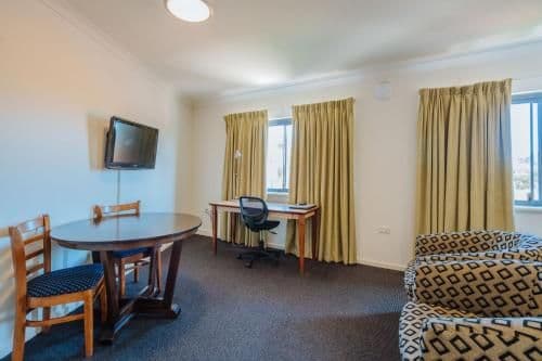 Queen Suite with Spa Bath