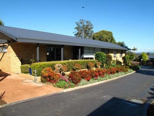 Three-Bedroom Guesthouse with Access to Separate Kitchen and Lounge