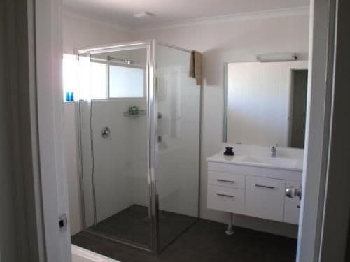 Three-Bedroom Guesthouse with Access to Separate Kitchen and Lounge