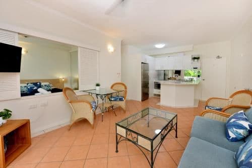 Apartment with Pool View