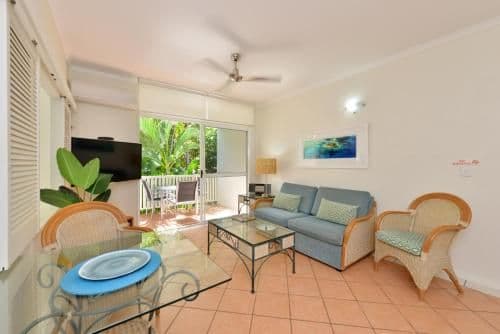 Apartment with Pool View