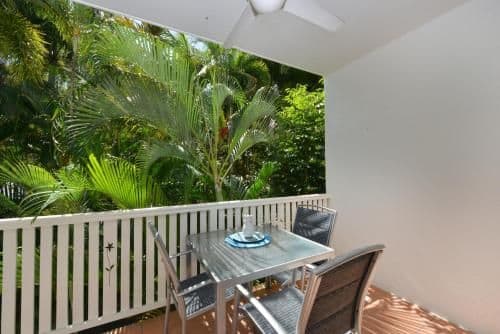 Apartment with Pool View