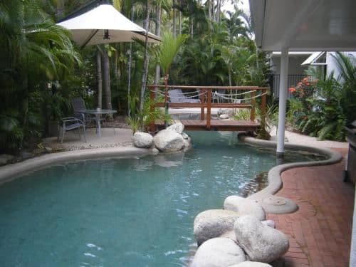 Apartment with Pool View