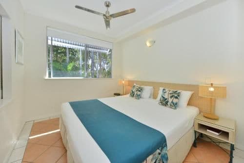 Apartment with Pool View