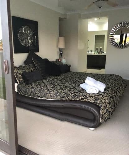 King Suite with Pool View