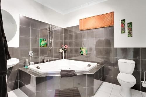 Deluxe Amamoor Suite