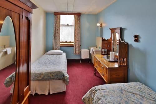 Standard Twin Room with Shared Bathroom