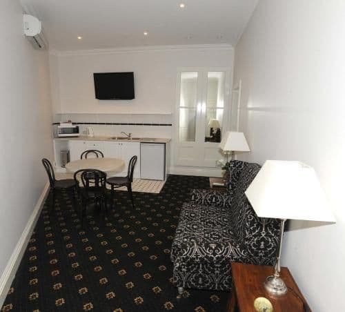 Deluxe King Suite