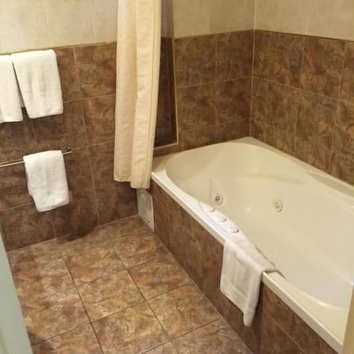 Family Room with Spa Bath