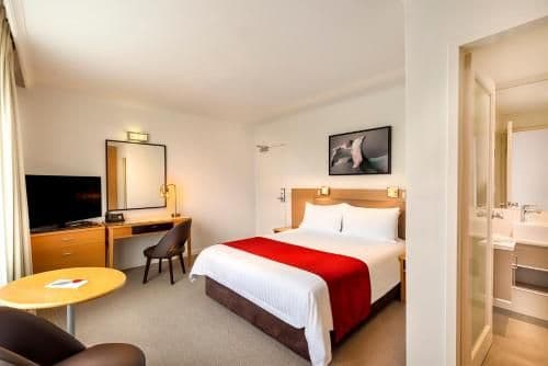 Deluxe Queen Room