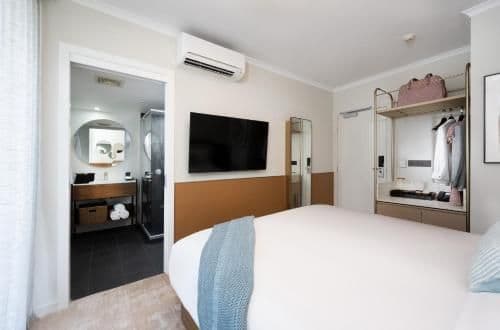 Deluxe Hotel Room