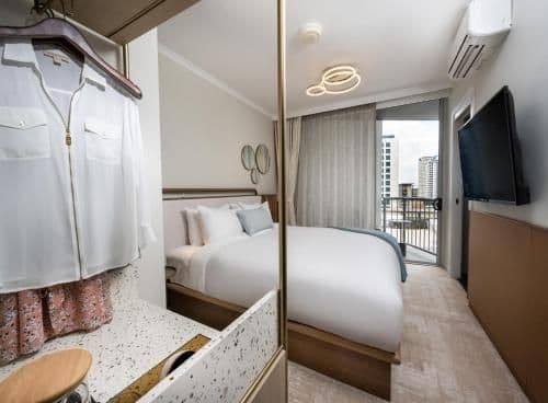 Deluxe Hotel Room