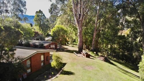 Two-Bedroom Cottage with Queen Bed & Two Singles