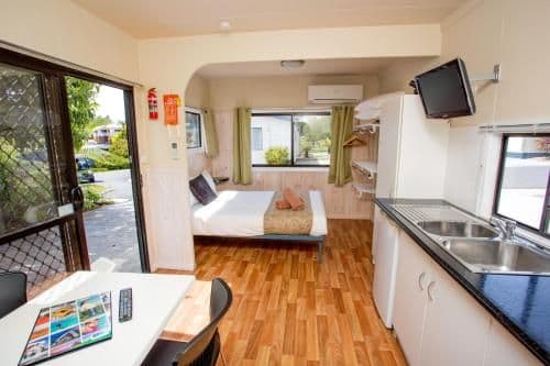 Budget family Cabin (6 Adults)