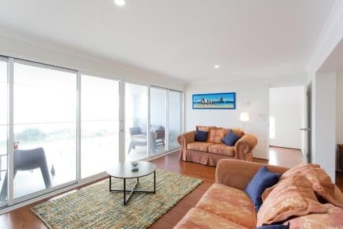 Blue Bay Stay - Halls Head - 12 Bed