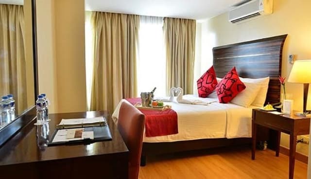 SUITE THREE BEDROOMS