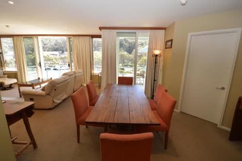 Apartment with Mountain View