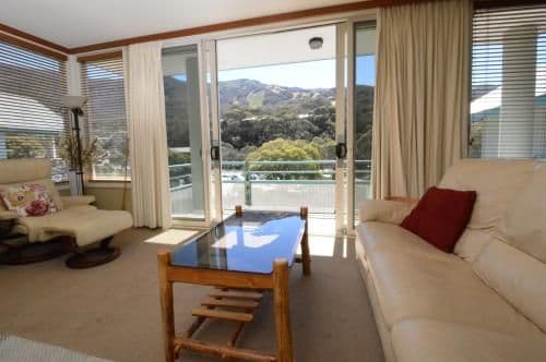 Apartment with Mountain View