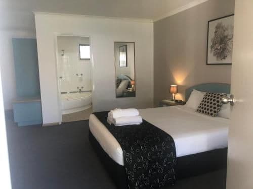Executive Suite with Spa Bath (4 Guests)