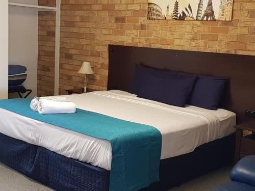 Deluxe King Suite