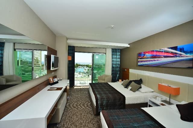 TRIPLE SIDE SEA VIEW