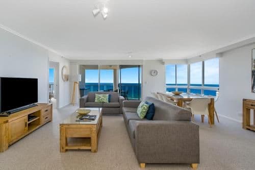 Superior Three-Bedroom Apartment with Ocean View